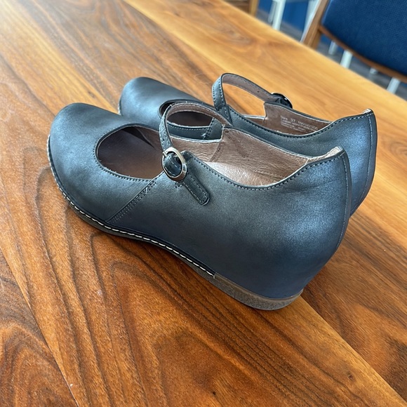 Dansko Mary Jane with slight wedge heel. In a gray pewter color. - Picture 4 of 5